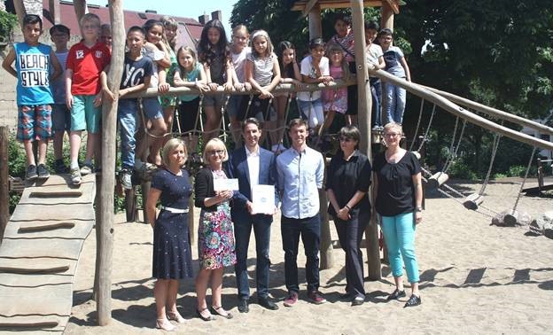 img20170615_schulhof.jpg img20170615_schulhof.jpg